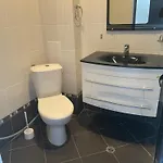 2-bed,2-bath, Free Private Parking Apartament