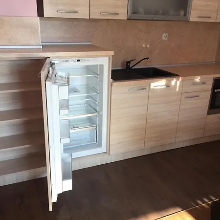 2-bed,2-bath, Free Private Parking Lägenhet