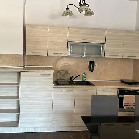 2-bed,2-bath, Free Private Parking Aranyhomok