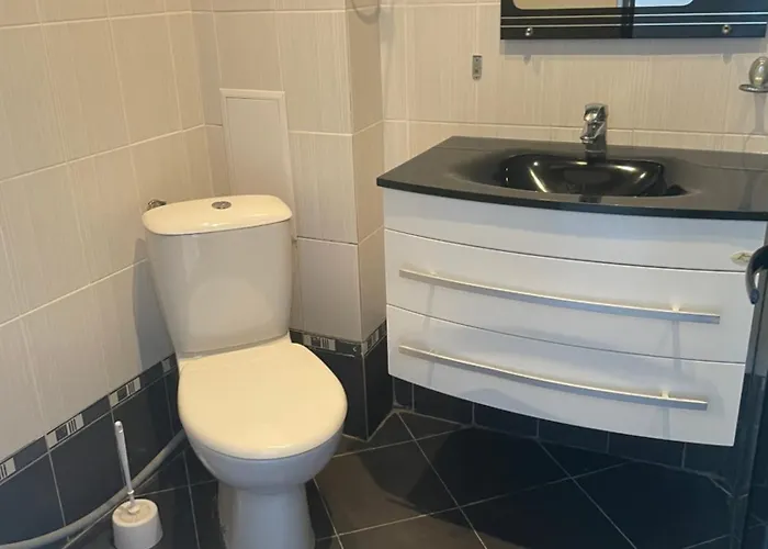 2-bed,2-bath, Free Private Parking Апартаменты